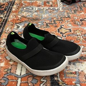 OOFOS Oomg Recovery Slip On Shoes Black | Women’s Size 9